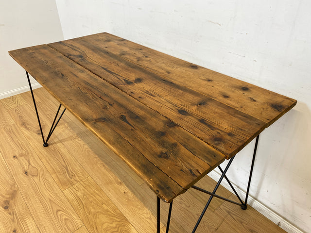 WMK Einzigartiger großer Esstisch mit Tischplatte aus alten Dielen auf schwarzem Metallgestell # Tisch Küchentisch Dining Table Holztisch Schreibtisch Desk Upcycling Vintage Hairpin Industrial Design