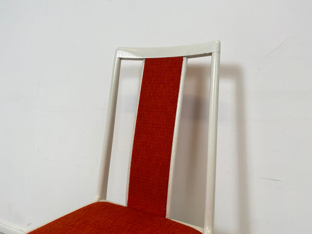 WMK Raumaufhellender & stabiler Space Age Stuhl mit knallig rotem Bezug und weißem Anstrich # weißer Esszimmerstuhl Küchenstuhl Holzstuhl Küchenmöbel Dining Chair 70er Retro Vintage