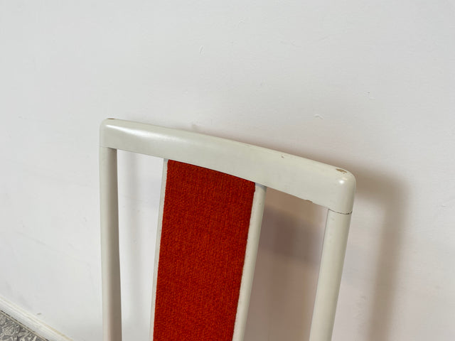 WMK Raumaufhellender & stabiler Space Age Stuhl mit knallig rotem Bezug und weißem Anstrich # weißer Esszimmerstuhl Küchenstuhl Holzstuhl Küchenmöbel Dining Chair 70er Retro Vintage