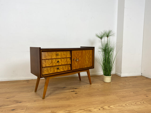 WMK Schönes & sehr gut erhaltenes Mid-Century Sideboard aus vollem Holz mit Schubladen & hübschen Messinggriffen # Kommode TV-Lowboard Fernsehkommode Wäschekommode Flurkommode Rockabilly Vintage 50er