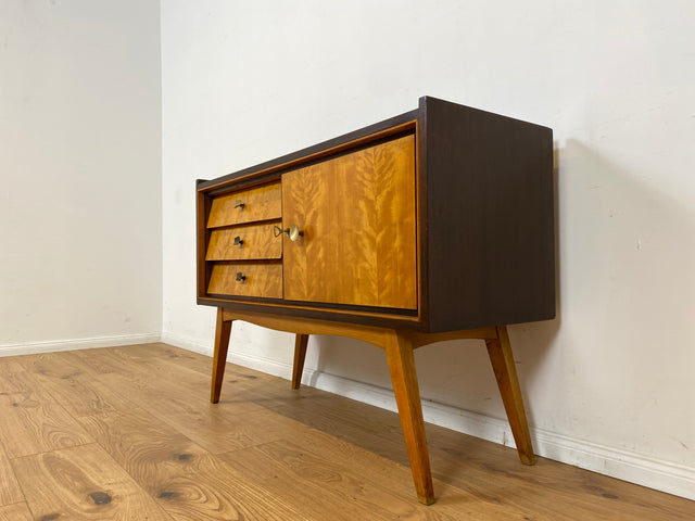 WMK Schönes & sehr gut erhaltenes Mid-Century Sideboard aus vollem Holz mit Schubladen & hübschen Messinggriffen # Kommode TV-Lowboard Fernsehkommode Wäschekommode Flurkommode Rockabilly Vintage 50er