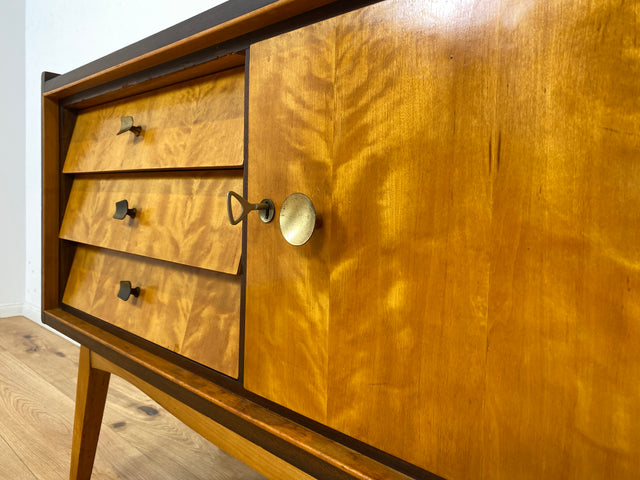 WMK Schönes & sehr gut erhaltenes Mid-Century Sideboard aus vollem Holz mit Schubladen & hübschen Messinggriffen # Kommode TV-Lowboard Fernsehkommode Wäschekommode Flurkommode Rockabilly Vintage 50er