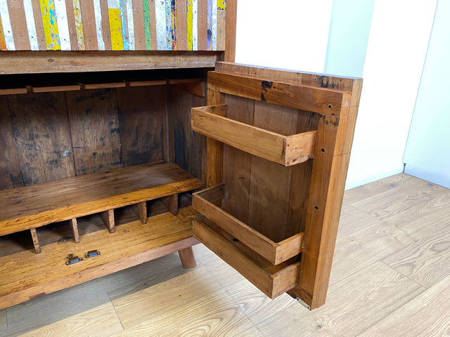 Boatwood by WMK # Besonders schöner Barschrank aus altem Bootsholz, ein handgefertigtes Unikat aus massivem Teakholz # Bar rote Barkommode Bartresen Tresen Hausbar Mini-Bar Weinregal Theke Bootsmöbel