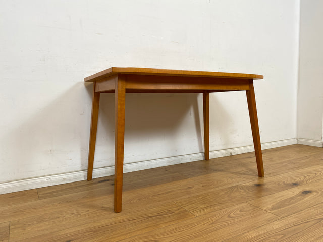 WMK Hübscher & sehr gut erhaltener Mid-Century Salontisch in freundlichem hellem Holz mit zeittypischen konischen Tischbeinen # Tisch Couchtisch Esstisch Küchentisch Holztisch Vintage Retro 50er 60er