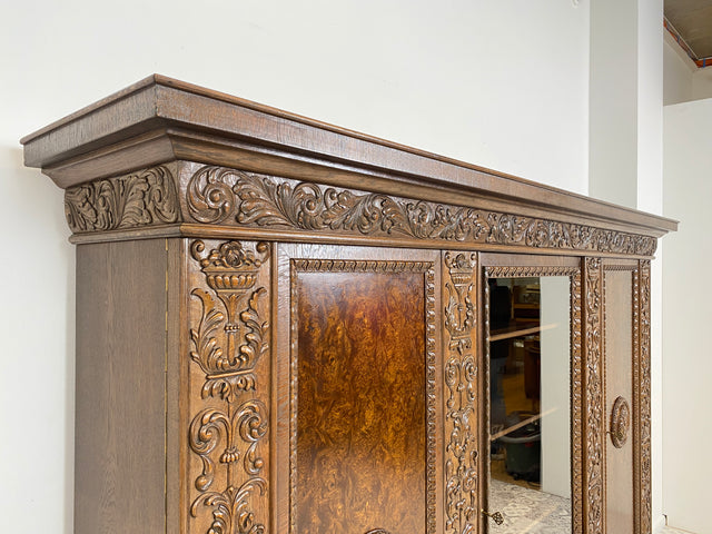 WMK Imposanter und sehr gut erhaltener antiker Bücherschrank aus Eiche mit Wurzelholz veredelt # Schrank Vitrine Büchervitrine Bücherregal Herrenzimmer Bibliothek Neorenaissance Gründerzeit Vintage