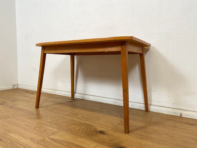 WMK Hübscher & sehr gut erhaltener Mid-Century Salontisch in freundlichem hellem Holz mit zeittypischen konischen Tischbeinen # Tisch Couchtisch Esstisch Küchentisch Holztisch Vintage Retro 50er 60er