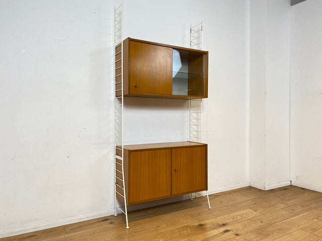 Kultiges modulares DDR Regalsystem Sybille aus 1968 mit weißen Regalleitern & Vitrine