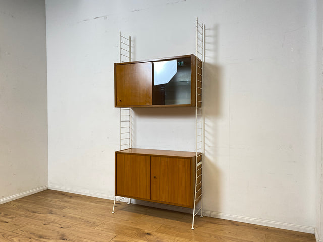 Kultiges modulares DDR Regalsystem Sybille aus 1968 mit weißen Regalleitern & Vitrine