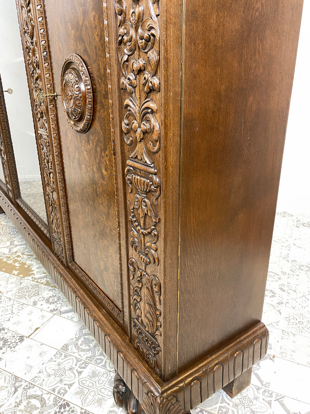 WMK Imposanter und sehr gut erhaltener antiker Bücherschrank aus Eiche mit Wurzelholz veredelt # Schrank Vitrine Büchervitrine Bücherregal Herrenzimmer Bibliothek Neorenaissance Gründerzeit Vintage