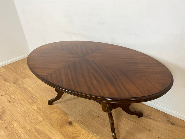 WMK Imposanter und gut erhaltener großer 60er Jahre Couchtisch in antikem Stil mit hübsch gedrechseltem Fußgestell und toller Maserung # Wohnzimmertisch Salontisch Coffee Table Vintage Stilmöbel