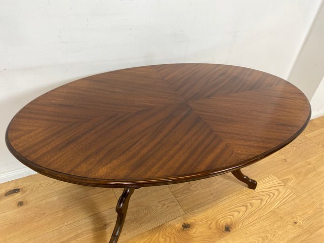 WMK Imposanter und gut erhaltener großer 60er Jahre Couchtisch in antikem Stil mit hübsch gedrechseltem Fußgestell und toller Maserung # Wohnzimmertisch Salontisch Coffee Table Vintage Stilmöbel