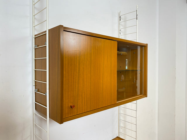 Kultiges modulares DDR Regalsystem Sybille aus 1968 mit weißen Regalleitern & Vitrine