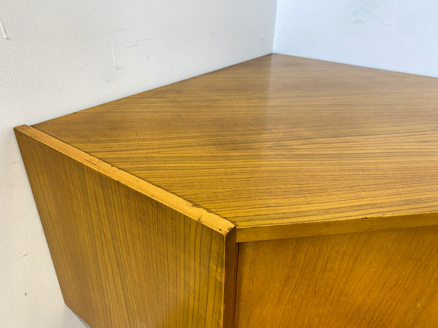 WMK Formschlichte und sehr geräumige helle Mid-Century Eckkommode aus 1965 von VEB Möbelfabrik Werdau # Eckschrank Kommode Schrank Wäschekommode DDR Vintage 50er 60er 3336/D Retro # Versand möglich