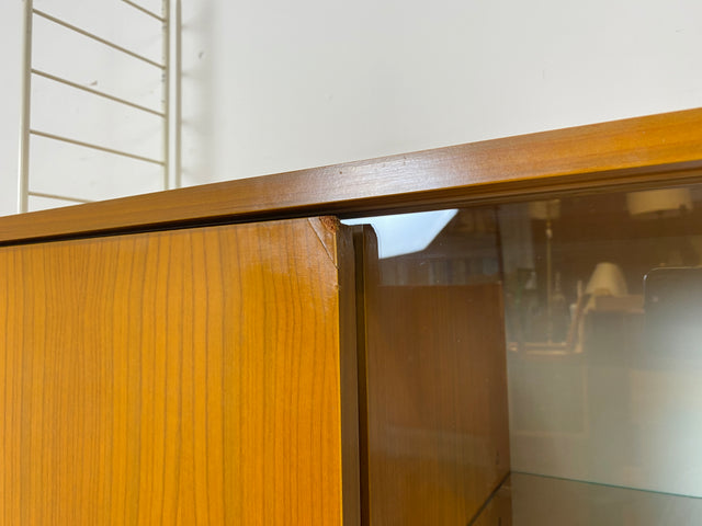 Kultiges modulares DDR Regalsystem Sybille aus 1968 mit weißen Regalleitern & Vitrine