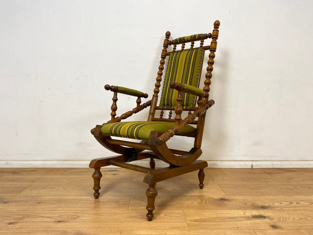 WMK Besonders schöner und sehr gut erhaltener skandinavischer antiker Schaukelstuhl aus gedrechseltem Vollholz Rahmen mit bodenschonender Federwippung # Stuhl Sessel Lesesessel Rocking Chair Vintage