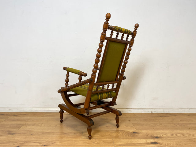 WMK Besonders schöner und sehr gut erhaltener skandinavischer antiker Schaukelstuhl aus gedrechseltem Vollholz Rahmen mit bodenschonender Federwippung # Stuhl Sessel Lesesessel Rocking Chair Vintage