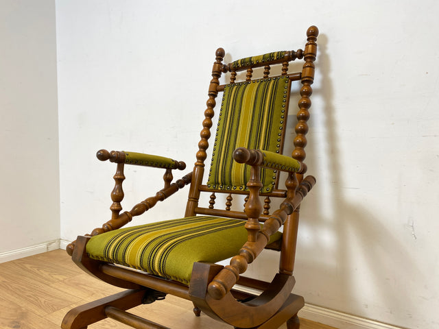 WMK Besonders schöner und sehr gut erhaltener skandinavischer antiker Schaukelstuhl aus gedrechseltem Vollholz Rahmen mit bodenschonender Federwippung # Stuhl Sessel Lesesessel Rocking Chair Vintage