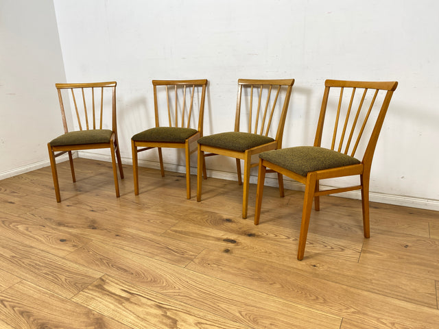 WMK Set aus 4 formschönen, bequemen und gut erhaltenen hellen 50er Jahre Sprossenstühle mit grünem Originalbezug # Stühle Küchenstühle Esszimmerstühle Holzstühle Dining Chairs Mid-Century Vintage 60er