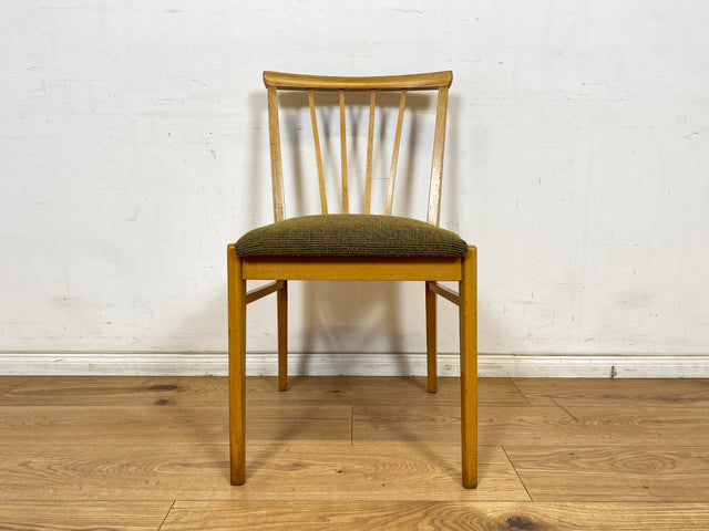 WMK Set aus 4 formschönen, bequemen und gut erhaltenen hellen 50er Jahre Sprossenstühle mit grünem Originalbezug # Stühle Küchenstühle Esszimmerstühle Holzstühle Dining Chairs Mid-Century Vintage 60er