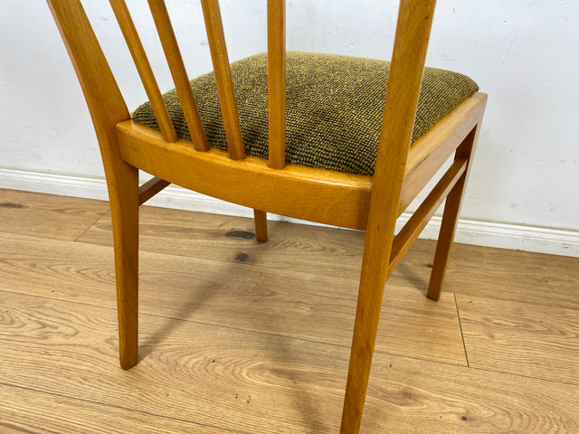 WMK Set aus 4 formschönen, bequemen und gut erhaltenen hellen 50er Jahre Sprossenstühle mit grünem Originalbezug # Stühle Küchenstühle Esszimmerstühle Holzstühle Dining Chairs Mid-Century Vintage 60er