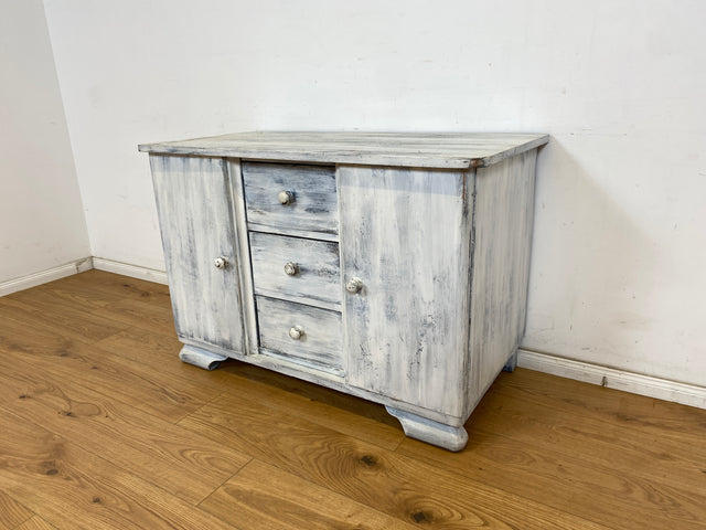 WMK Formschöne und sehr geräumige 30er Jahre Art Deco Kommode aus vollem Holz mit Schubladen und neuem, ziemlich gewagtem, Anstrich # Schrank Sideboard Wäschekommode Shabby Chic Antik Vintage Retro