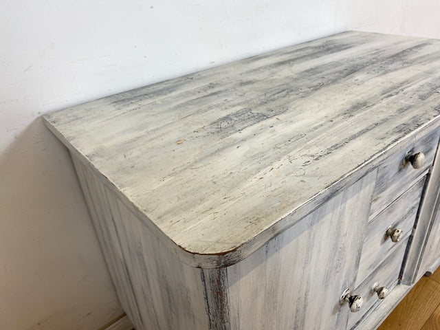 WMK Formschöne und sehr geräumige 30er Jahre Art Deco Kommode aus vollem Holz mit Schubladen und neuem, ziemlich gewagtem, Anstrich # Schrank Sideboard Wäschekommode Shabby Chic Antik Vintage Retro