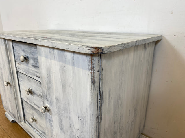 WMK Formschöne und sehr geräumige 30er Jahre Art Deco Kommode aus vollem Holz mit Schubladen und neuem, ziemlich gewagtem, Anstrich # Schrank Sideboard Wäschekommode Shabby Chic Antik Vintage Retro