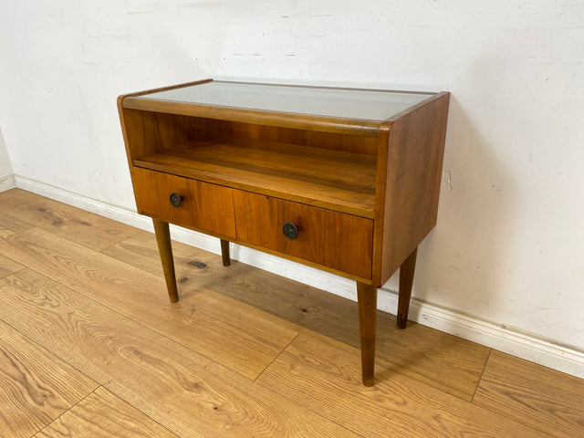 WMK Formschöne &amp; sehr gut erhaltene kleine Mid-Century Kommode aus 1956, massives Nussbaumholz, mit Vitrine, Schubladen &amp; Messinggriffen # Schränkchen Flurkommode Sideboard Beistelltisch Vintage 50er