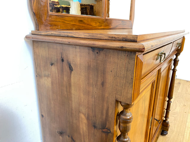 WMK Vornehme und sehr geräumige antike Anrichte aus vollem Holz in Nussbaum mit Spiegel Aufsatz und Messingbeschlägen # Anrichte Büfett Buffet Spiegelschrank Schrank Kommode Gründerzeit Vintage