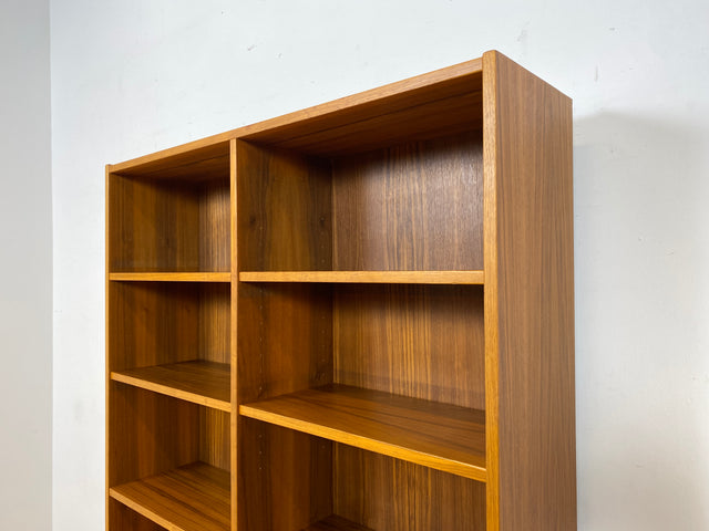 WMK Formschlichter und sehr gut erhaltener skandinavischer Bücherschrank aus 1970ern in Teakholz mit Schubladen & verstellbaren Regalböden # Regal Bücherregal Highboard Kommode Danish Design Vintage