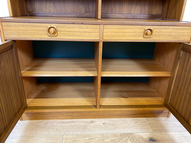 WMK Formschlichter und sehr gut erhaltener skandinavischer Bücherschrank aus 1970ern in Teakholz mit Schubladen & verstellbaren Regalböden # Regal Bücherregal Highboard Kommode Danish Design Vintage