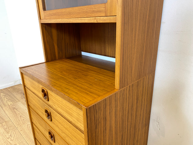 WMK Formschlichte und sehr gut erhaltene skandinavische Vitrine aus 1970er Jahren mit Schubladen und formschönen Holzgriffen # Bücherschrank Büchervitrine Regal Highboard Kommode Danish Design Vintage