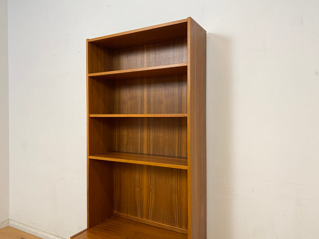 WMK Stilvoller und sehr gut erhaltener skandinavischer Bücherschrank aus 1970er Jahren mit Schubladen und formschönen Holzgriffen # Bücherregal Büchervitrine Regal TV-Lowboard Danish Design Vintage