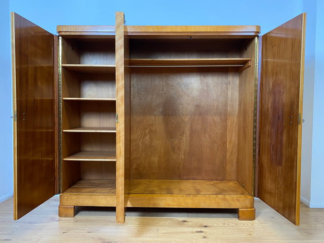 Besonders schöner 50erJahre Kleiderschrank aus vollem Holz mit sehr guter Aufteilung I Schrank Schlafzimmerschrank Wäscheschrank Wardrobe Mid-Century Vintage 60er Retro I