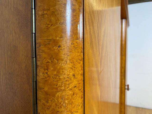 Besonders schöner 50erJahre Kleiderschrank aus vollem Holz mit sehr guter Aufteilung I Schrank Schlafzimmerschrank Wäscheschrank Wardrobe Mid-Century Vintage 60er Retro I