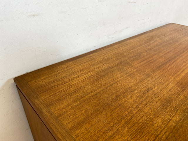 WMK Stilvoller skandinavischer Designerschreibtisch von Tibergaard in Teakholz , freistellend mit Regal & Holzgriffen # Schreibtisch Arbeitstisch Bürotisch Desk Danish Design Mid-Century Vintage Teak