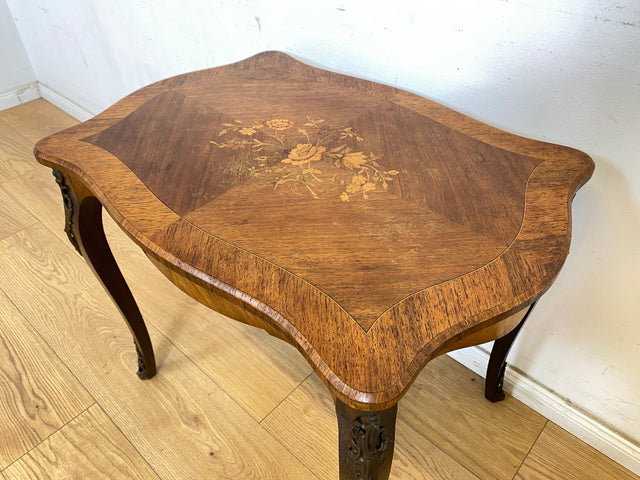 WMK Vornehmer und sehr gut erhaltener dänischer Stilmöbel Couchtisch mit feinen Intarsien und edlen Messingbeschlägen # Wohnzimmertisch Coffee Table Beistelltisch Salontisch Rokoko Barock Vintage