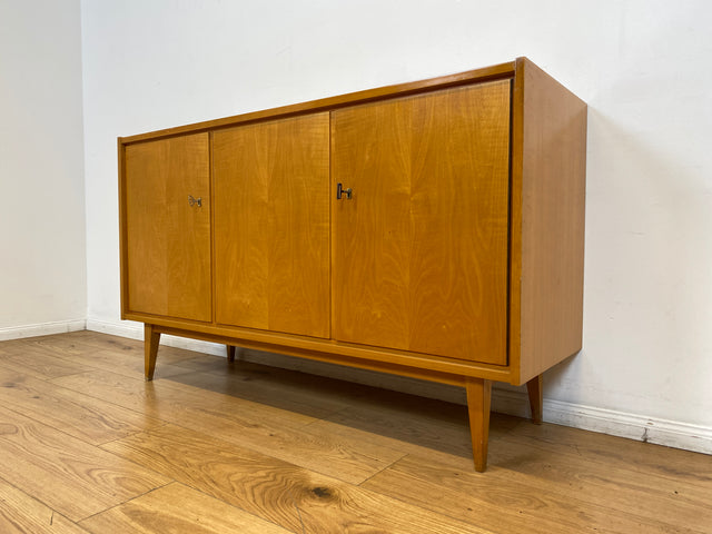 WMK I Versand 85€ I Stilvolles helles Mid-Century Sideboard aus 1965 von VEB Südthüringer Möbelwerken Themar I Kommode Schrank Anrichte TV Bank Lowboard Cabinet 60er Vintage DDR Berlin Bochum Leipzig
