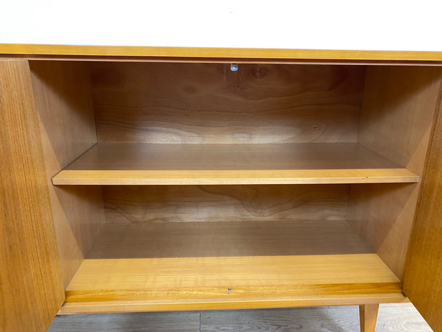 WMK I Versand 85€ I Stilvolles helles Mid-Century Sideboard aus 1965 von VEB Südthüringer Möbelwerken Themar I Kommode Schrank Anrichte TV Bank Lowboard Cabinet 60er Vintage DDR Berlin Bochum Leipzig
