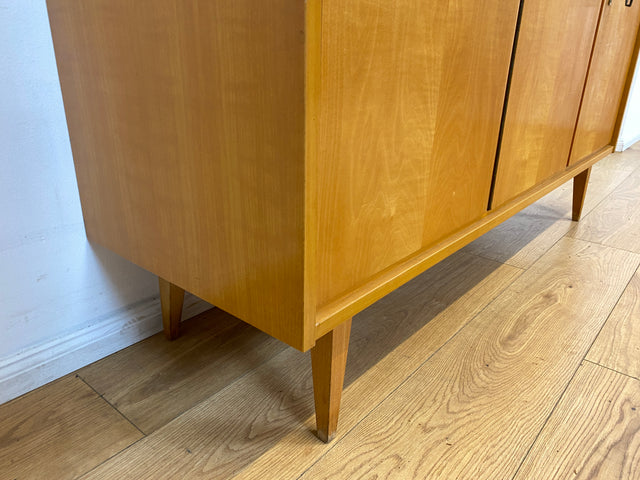 WMK I Versand 85€ I Stilvolles helles Mid-Century Sideboard aus 1965 von VEB Südthüringer Möbelwerken Themar I Kommode Schrank Anrichte TV Bank Lowboard Cabinet 60er Vintage DDR Berlin Bochum Leipzig