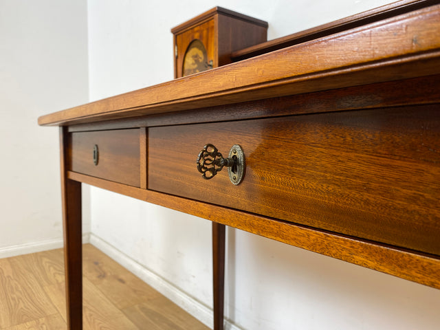 WMK Eleganter und sehr gut erhaltener kleiner antiker Schreibtisch aus vollem Holz in Mahagoni mit hübschen Intarsien # Arbeitstisch Lady Sekretär Schminktisch Frisiertisch Desk Vintage Jugendstil