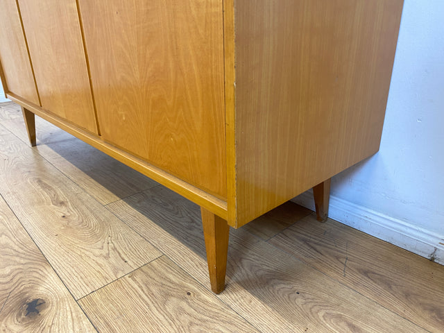WMK I Versand 85€ I Stilvolles helles Mid-Century Sideboard aus 1965 von VEB Südthüringer Möbelwerken Themar I Kommode Schrank Anrichte TV Bank Lowboard Cabinet 60er Vintage DDR Berlin Bochum Leipzig