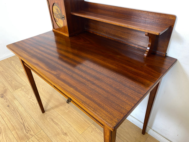 WMK Eleganter und sehr gut erhaltener kleiner antiker Schreibtisch aus vollem Holz in Mahagoni mit hübschen Intarsien # Arbeitstisch Lady Sekretär Schminktisch Frisiertisch Desk Vintage Jugendstil