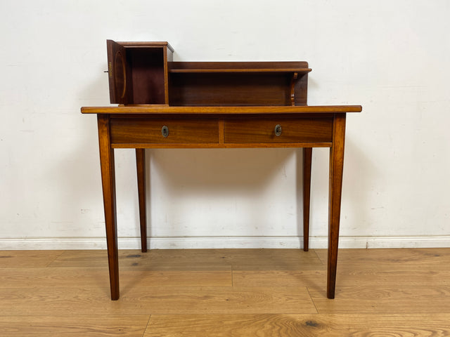 WMK Eleganter und sehr gut erhaltener kleiner antiker Schreibtisch aus vollem Holz in Mahagoni mit hübschen Intarsien # Arbeitstisch Lady Sekretär Schminktisch Frisiertisch Desk Vintage Jugendstil