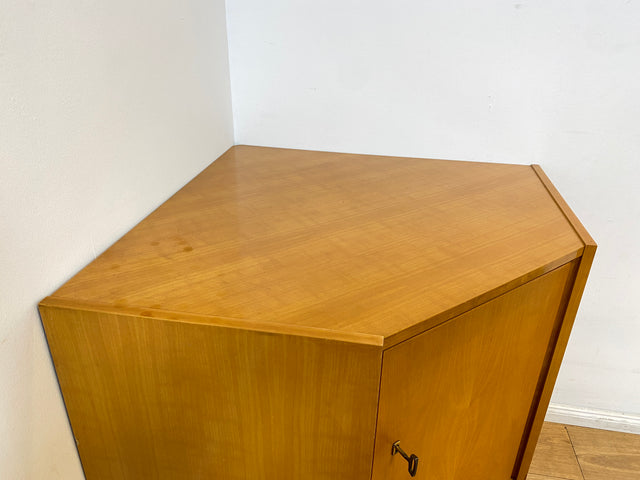 WMK I Versand 85€ I Stilvolle helle Mid-Century Eck Kommode aus 1965 von VEB Südthüringer Möbelwerken I Kommode Schrank Anrichte TV Bank Lowboard Cabinet 60er Vintage DDR Berlin Regensburg Heidelberg