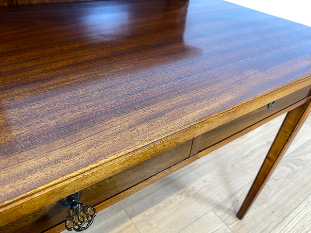 WMK Eleganter und sehr gut erhaltener kleiner antiker Schreibtisch aus vollem Holz in Mahagoni mit hübschen Intarsien # Arbeitstisch Lady Sekretär Schminktisch Frisiertisch Desk Vintage Jugendstil