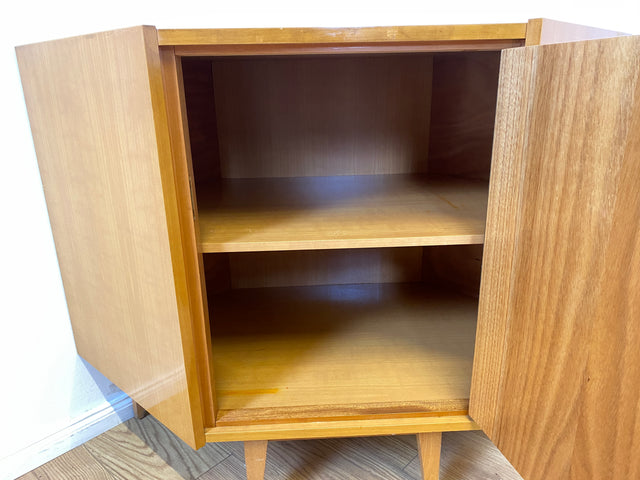 WMK I Versand 85€ I Stilvolle helle Mid-Century Eck Kommode aus 1965 von VEB Südthüringer Möbelwerken I Kommode Schrank Anrichte TV Bank Lowboard Cabinet 60er Vintage DDR Berlin Regensburg Heidelberg