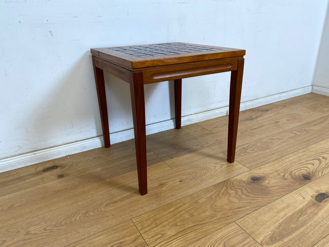 WMK Schöner und sehr gut erhaltener skandinavischer Couchtisch aus Teakholz mit schonenden Fliesen # Tisch Wohnzimmertisch Beistelltisch Fliesentisch Sofatisch Coffe table Vintage Mid-Century Teak