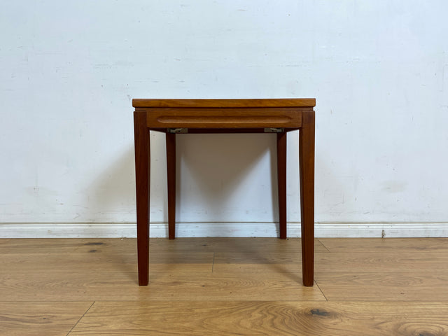 WMK Schöner und sehr gut erhaltener skandinavischer Couchtisch aus Teakholz mit schonenden Fliesen # Tisch Wohnzimmertisch Beistelltisch Fliesentisch Sofatisch Coffe table Vintage Mid-Century Teak