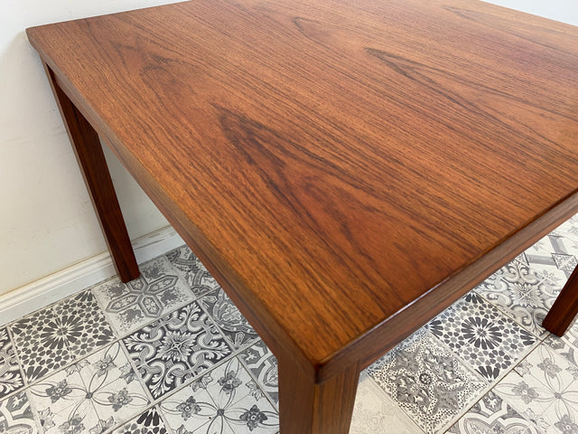 WMK Stilvoller und sehr gut erhaltener skandinavischer Couchtisch im Teakholz - Wohnzimmertisch Beistelltisch Teak Coffee Table Danish Design Mid-Century Vintage 60er - Lieferung möglich